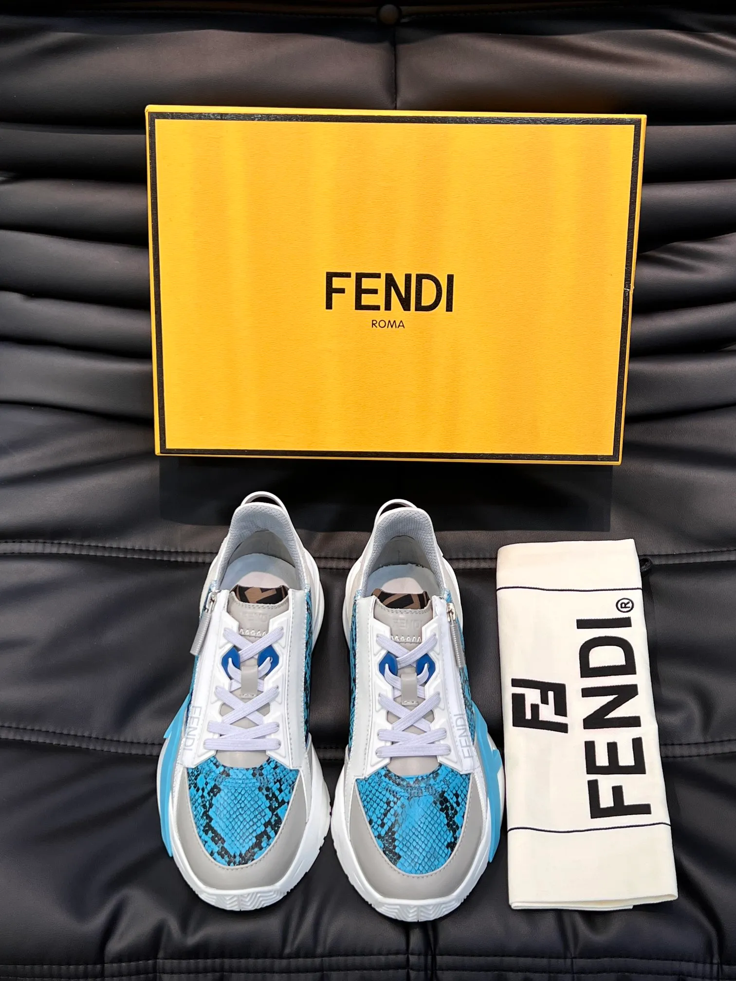 Men's shoes 💰p560 "Fend*" new men's casual sports shoes, equipped with elastic straps, side zippers, and corrugated soles engraved with F. Embossed Fendi Flow lettering on the heel. Made of technical fabric and a mix of blue and suede. Decorated with Lycra® details. FF graphic tongue. Ultra-light and wear-resistant EVA sole. Size: 38-44